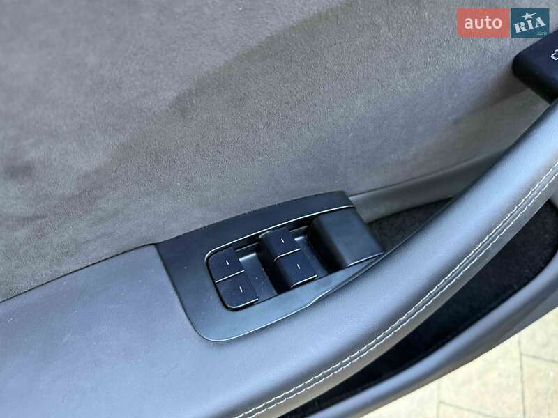 Седан Tesla Model 3 2024 в Львове