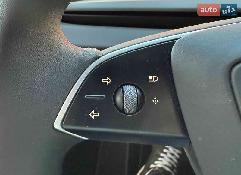 Седан Tesla Model 3 2024 в Львове
