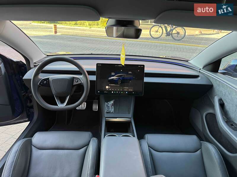 Седан Tesla Model 3 2024 в Львове