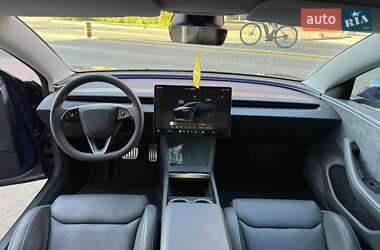 Седан Tesla Model 3 2024 в 