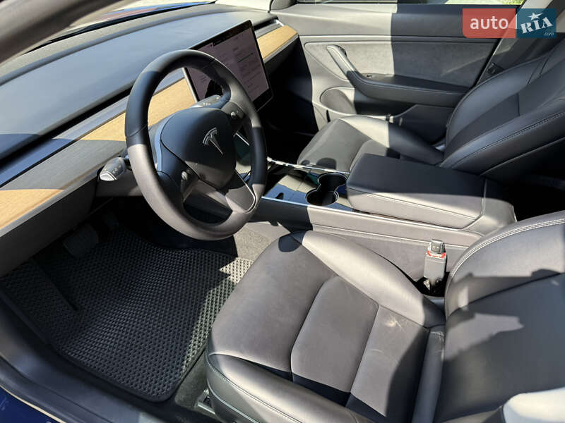 Седан Tesla Model 3 2019 в Львові