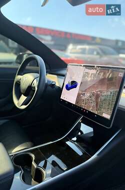Седан Tesla Model 3 2021 в 