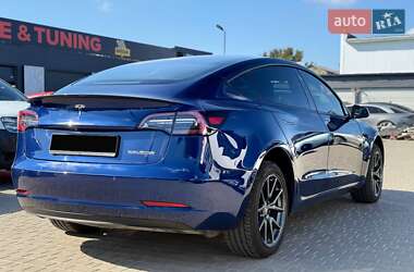 Седан Tesla Model 3 2021 в 