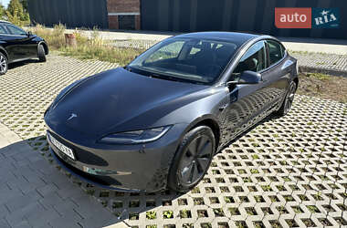 Седан Tesla Model 3 2024 в 