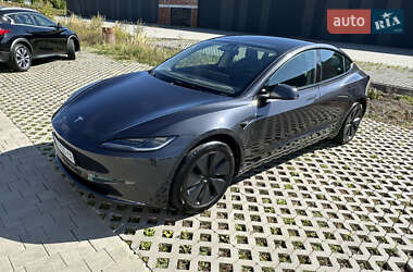 Седан Tesla Model 3 2024 в 