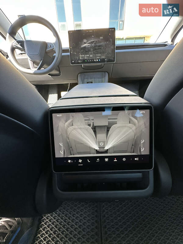 Седан Tesla Model 3 2024 в Хмельницком