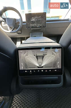 Седан Tesla Model 3 2024 в 