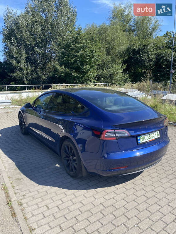 Седан Tesla Model 3 2018 в Рівному
