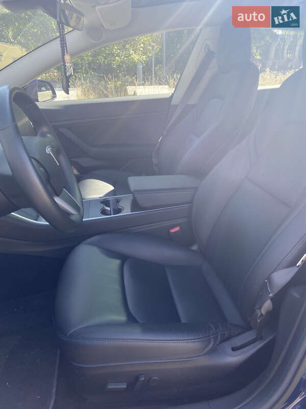 Седан Tesla Model 3 2018 в Рівному