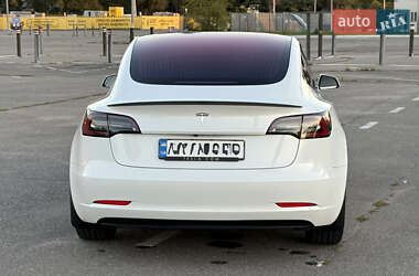 Седан Tesla Model 3 2017 в 