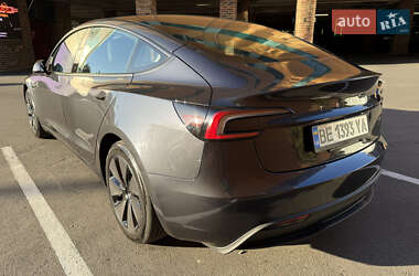 Седан Tesla Model 3 2024 в 