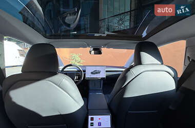 Седан Tesla Model 3 2024 в 