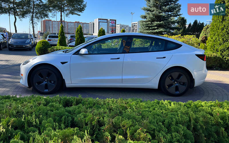 Седан Tesla Model 3 2022 в Львове