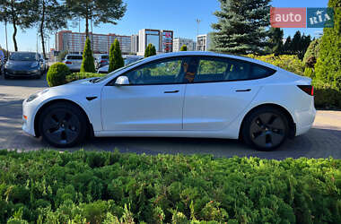 Седан Tesla Model 3 2022 в 