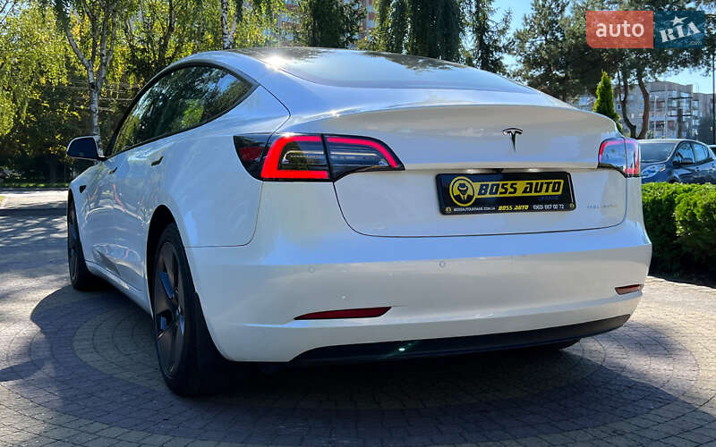 Седан Tesla Model 3 2022 в Львове