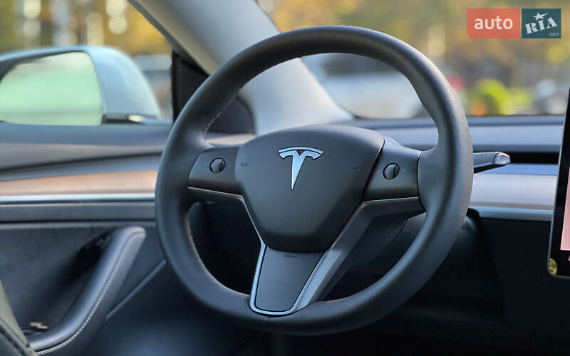 Седан Tesla Model 3 2022 в Львове