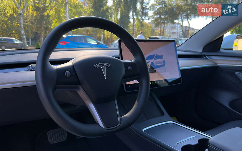 Седан Tesla Model 3 2022 в Львове