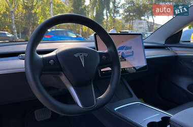 Седан Tesla Model 3 2022 в 