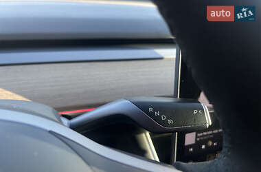 Седан Tesla Model 3 2020 в 