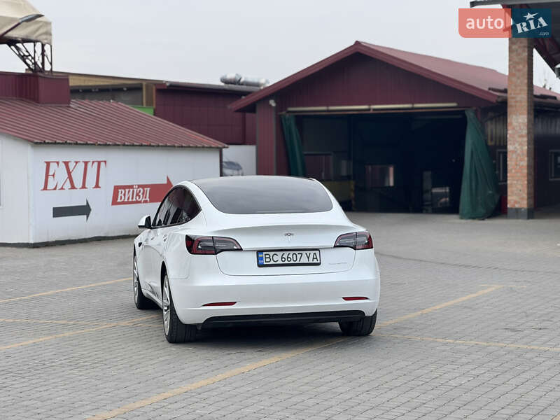Седан Tesla Model 3 2021 в Львові