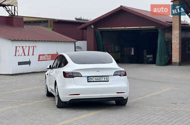 Седан Tesla Model 3 2021 в 