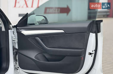 Седан Tesla Model 3 2021 в 