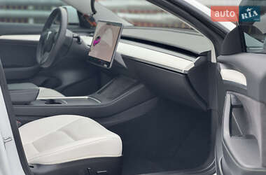 Седан Tesla Model 3 2021 в 