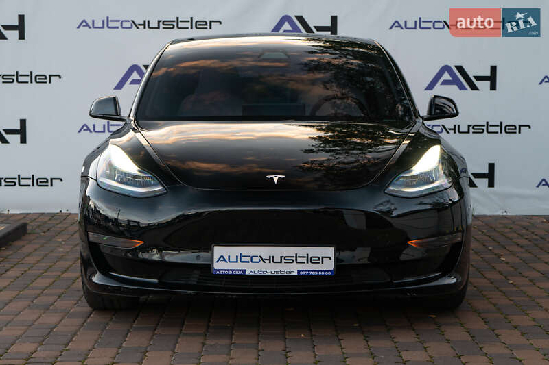 Седан Tesla Model 3 2020 в Киеве