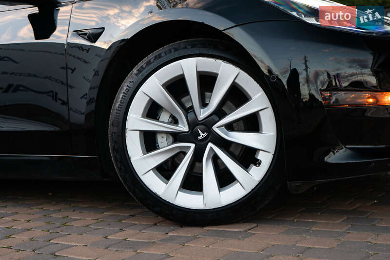 Седан Tesla Model 3 2020 в Киеве