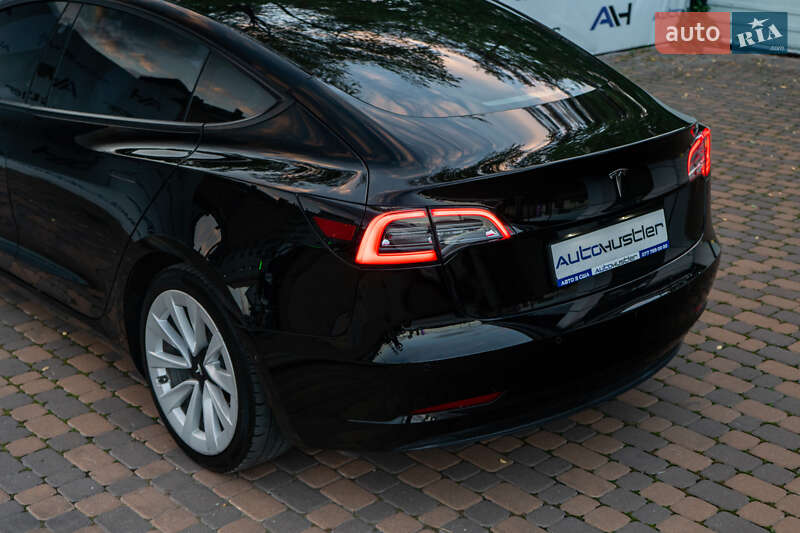 Седан Tesla Model 3 2020 в Киеве