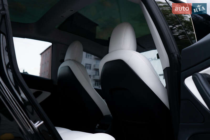 Седан Tesla Model 3 2020 в Киеве