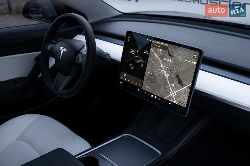 Седан Tesla Model 3 2020 в Киеве