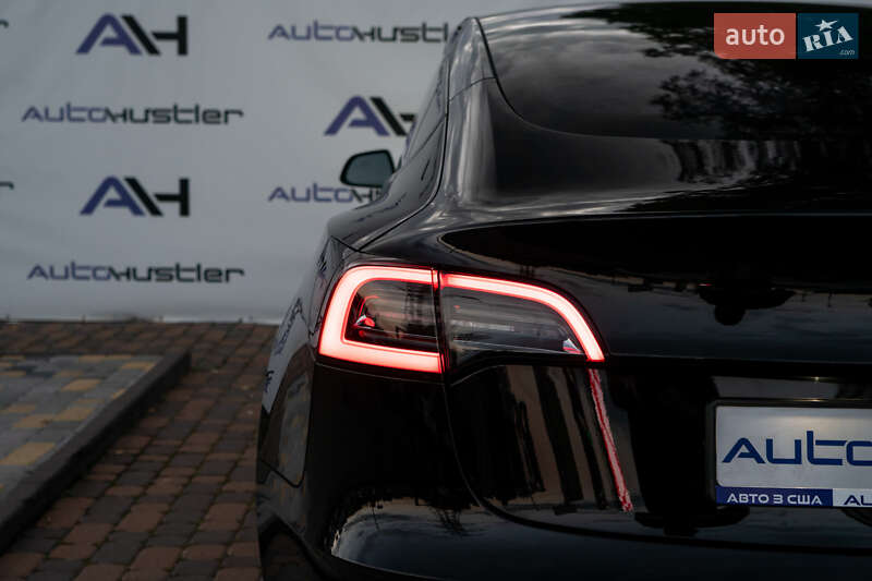 Седан Tesla Model 3 2020 в Киеве