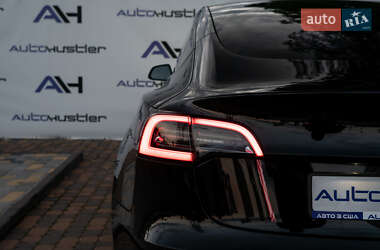 Седан Tesla Model 3 2020 в 