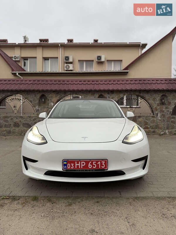 Седан Tesla Model 3 2020 в Радехові
