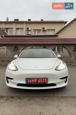 Седан Tesla Model 3 2020 в 