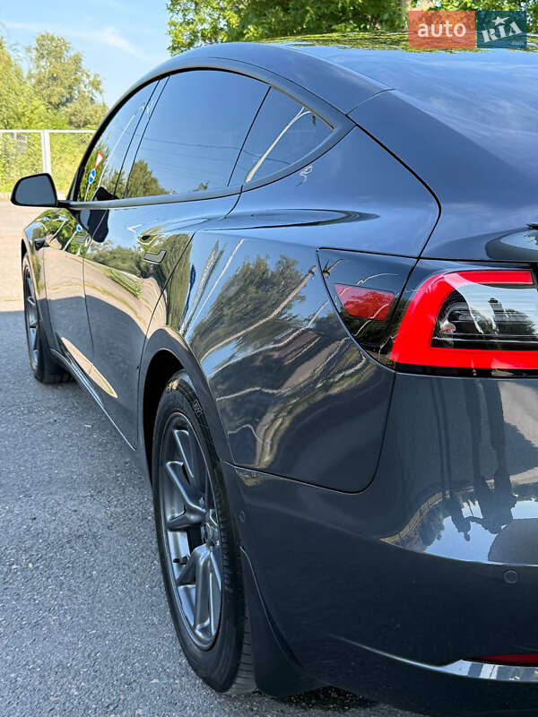Седан Tesla Model 3 2018 в Золотоноші