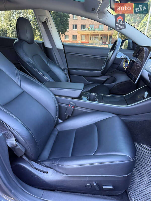 Седан Tesla Model 3 2018 в Золотоноші