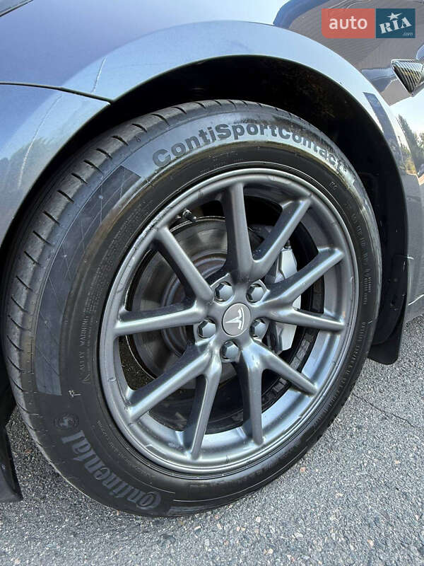 Седан Tesla Model 3 2018 в Золотоноші