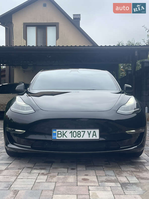 Tesla Model 3 2022