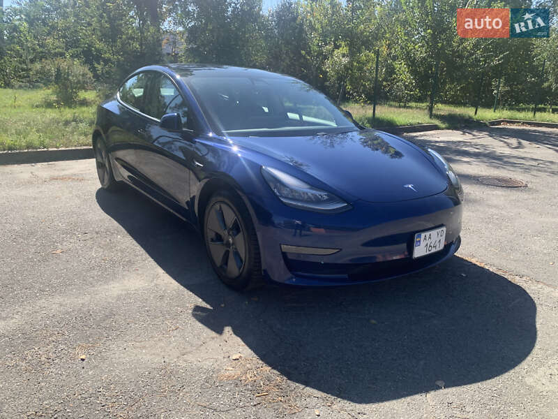 Седан Tesla Model 3 2020 в 