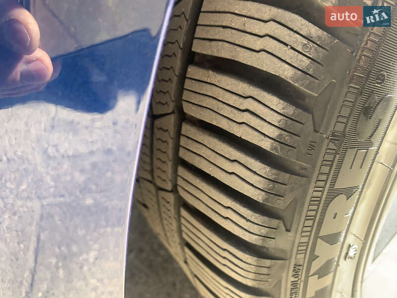 Седан Tesla Model 3 2020 в Киеве
