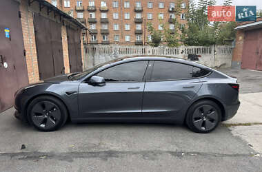 Седан Tesla Model 3 2023 в 