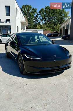 Седан Tesla Model 3 2024 в 