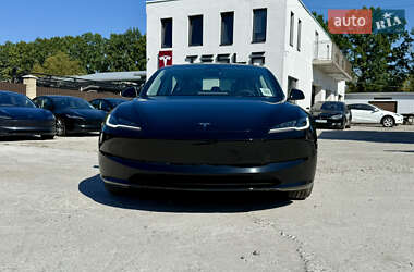 Седан Tesla Model 3 2024 в 