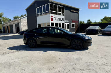 Седан Tesla Model 3 2024 в 