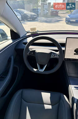 Седан Tesla Model 3 2024 в 