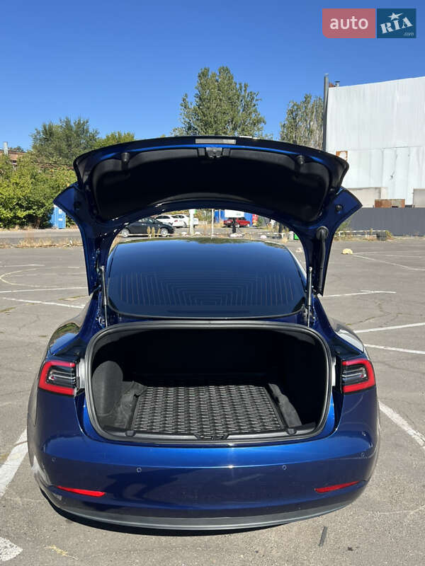 Седан Tesla Model 3 2018 в Одесі