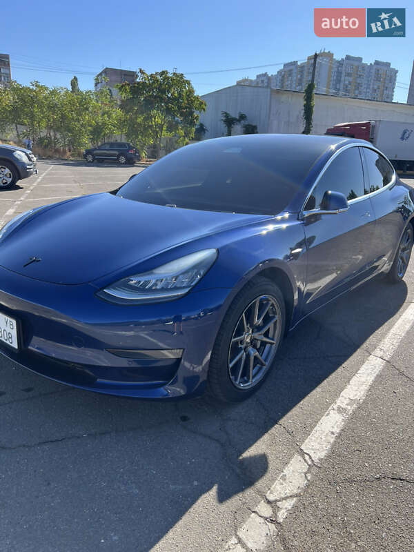 Седан Tesla Model 3 2018 в Одесі