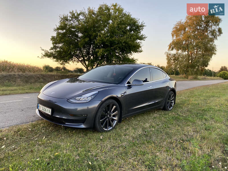 Седан Tesla Model 3 2019 в Прилуках